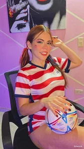 Andreaflame1 🌎⚽ World Cup passion between flags and smiles ✨ Foto 3