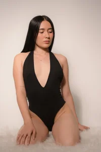 mia_slora you will love my curves and my waist Pic 3