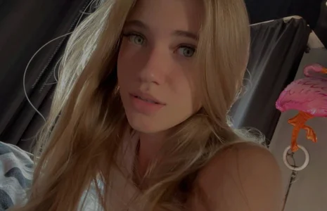 AnneFoxy Public Immagine 