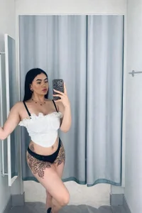 zoe_nyx Public Gambar