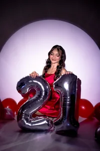 LIZZY_VALL Today I am celebrating my birthday, but I am the one who thinks of misbehaving.🔥🎂 Pic 4