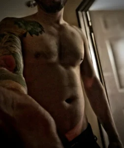 Jonny_OhMG Public Pic 7