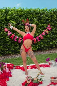 MiiaaMoonroee kullanıcısının Challenge you not to moan while you see this ... 💦😏 albümü -  3 fotoğraf