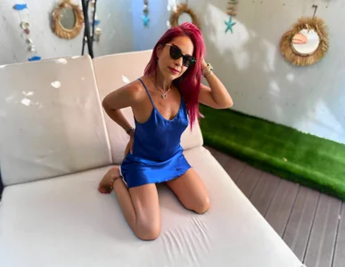 DirtyMature Just a redhead and in her blue dress ✨ Bilde 2