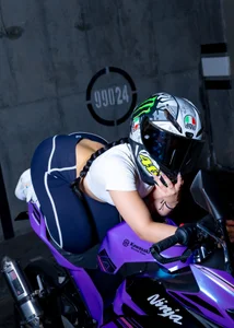 Vittoria__rossi Good vibes, and a little mischief 😏🏍️ 圖片 3