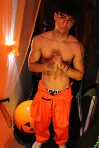 Nathan_Owen YOUR IMPRISONED BAD BOY Gambar 3