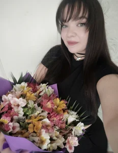 AnitaMays flowers from my friend Michael, thank you, I’m very pleased, I love flowers😌 Pic