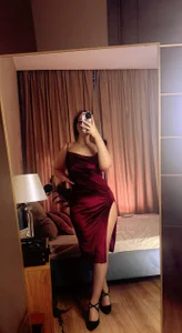 Emilicious: Public ( 4 фото)