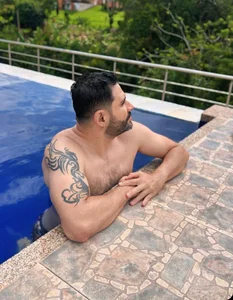 jonasbeards Day of sun, tan and pool ☀⚡⛱ Hình