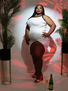 Bigasshott_ BETWEEN CURVES AND FANTASY Foto 5