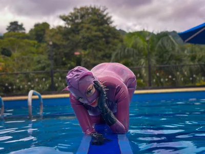 psychodoll_11Pool in latex Bild 3