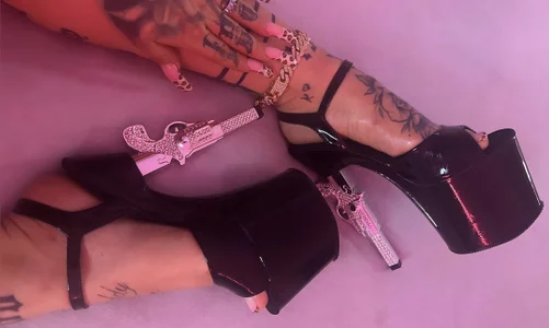 _MelinaCurves_ Public Pic 7