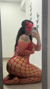Vaiolet_Carter Red Mesh Fantasy Foto 3