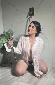 SHOWER WITH ME 🚿🫧💦 de PAULETEJOHNSON  4 Imagens