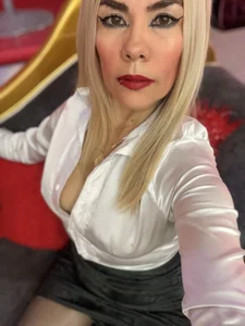 MistressAndre Satin Pic 6