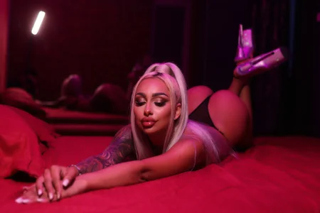 GoldenAmberのPole DANCEの 2枚の写真