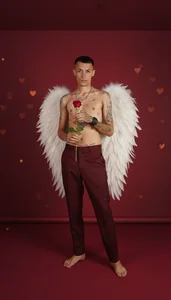 ELL_PBCのLove Hunter の 2枚の写真