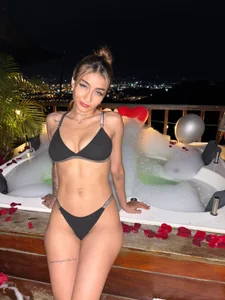 rosemonrooeのBetween foam and desire 💋の 2枚の写真