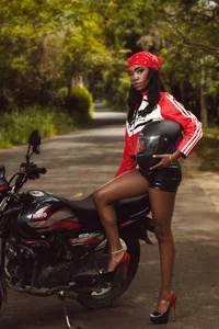 Tessa_Owenss Seduction and adrenaline, do you want a sexy bombon? Foto