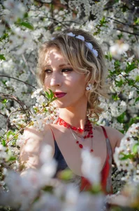 AdrianaSea Spring. Flowers. And me Pic 2