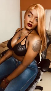 Mia_boobs24 Of those looks that don't need subtitles 😈🥵 - {count, plural, one {תמונה אחת} two {שתי תמונות} many {# תמונות} other {# תמונות}}