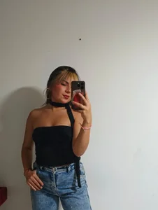 LilyCarter_Pink Public Foto 2