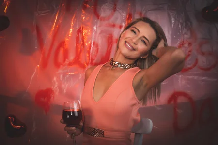 Issa_Milf__ VALENTINE'S DAY টি ছবি