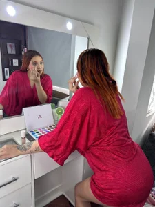 Putting on my makeup before going in to fuck me / lingerie / natural / makeup / panties / latina de PamelaQueen_  2 photos