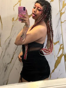 your favorite, sexy saleswoman 🙈😍💖 de alana_king7  4 Imagens
