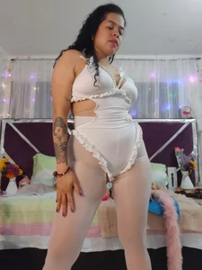 alexa-cooper-の"They say white socks are innocent… What do you think? 😈"の 4枚の写真