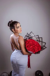 Emily_Black1のYour angel in white 😇🤍の 3枚の写真