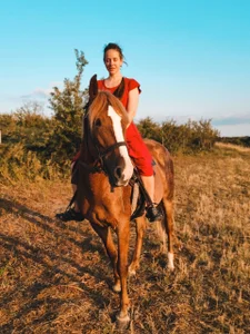 LisaFoxy_y The field is endless, and I'm the only splash of color. Billede 7