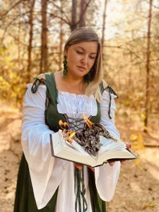 NikaSkylinkI'm a witch at heart...图片 2