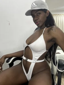 Alma_Stevenson: Sport 🧢 ( 3 фото)