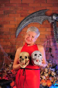 roxana_brooks I already feel like my favorite scary holiday is coming. I'll powerful witch Pic 4