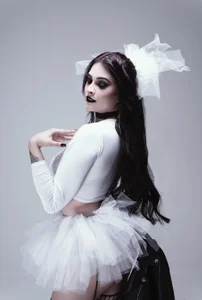 TifanyWhite_ Hallowen Hình 3