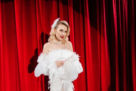 LiliLinn Burlesque টি ছবি