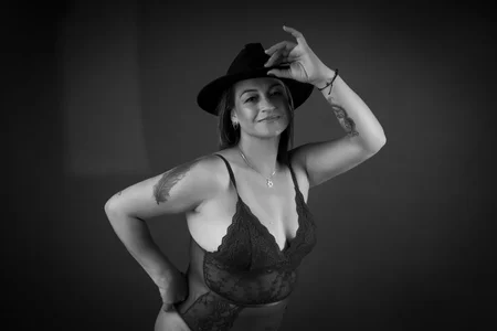 Charlot_milf: To black and white ( 6 фото)