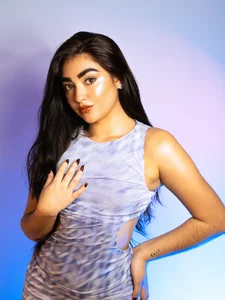 AryaLynns Public Immagine  6