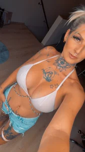 JanineWild's XXX Nude Photo 1