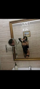 Anna de Anna_Lewis  3 Imagens