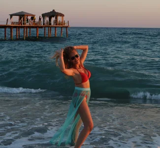 LadyLeea Seaside freedom Pic