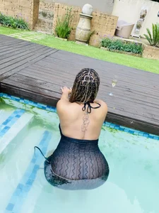 LoveBustyX: Public ( 3 фото)