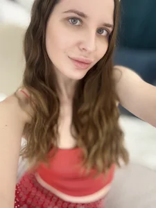 MonaRicci Lady in red Poză