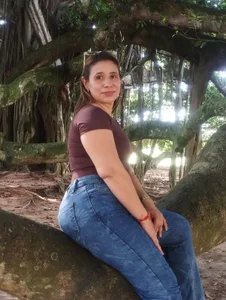 MIA-LARIOS Public Pic 2