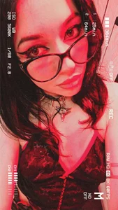 Enjoy my sexy and burning body to fill you with pleasure and lust 😈 de alixxon1  4 photos