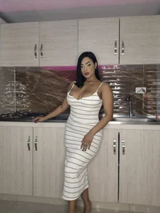 SaharQamar Piel morena Foto