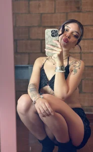 Now I'm a black hair, baby. de _AbbyCarter  2 Imagens