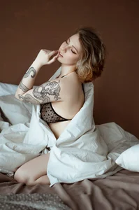 licklissy: pink jacket and black underwear ( 3 фото)