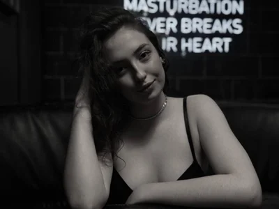 twotantrictouch: Public ( 4 фото)